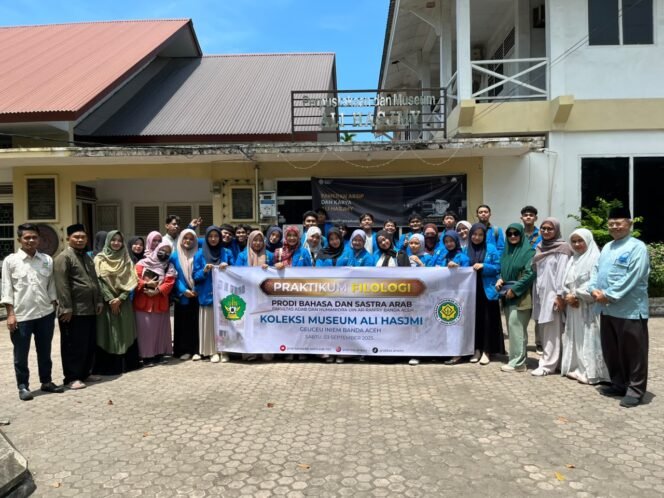 
					Mahasiswa BSA UIN Ar-Raniry Praktik Filologi di Museum Ali Hasjmy