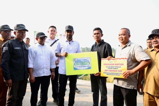 
					Gubernur Aceh Mualem Tinjau Pemulihan Pascabencana di Aceh Tamiang, Salurkan Bantuan Pertanian hingga Pendidikan