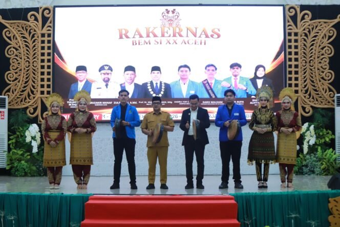 
					Rektor UIN Ar-Raniry Titip Pesan ke Mahasiswa BEM SI: Jaga Perdamaian Aceh