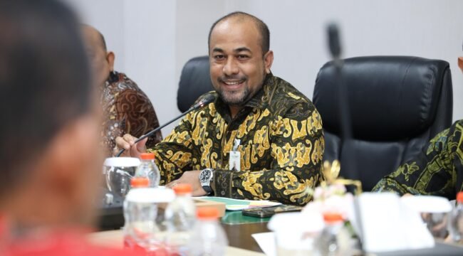 Direktur Utama PT Bank Aceh Syariah, Fadhil Ilyas