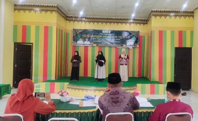 
					
Sejumlah peserta Kafilah MTQ Kecamatan Kuta Malaka mengikuti simulasi penampilan dalam kegiatan pembinaan dan persiapan menghadapi MTQ ke-XXXV Kabupaten Aceh Besar di Aula UDKP Kecamatan Kuta Malaka, Kamis (8/10/2026). Foto: (Kecamatan Kuta Malaka)